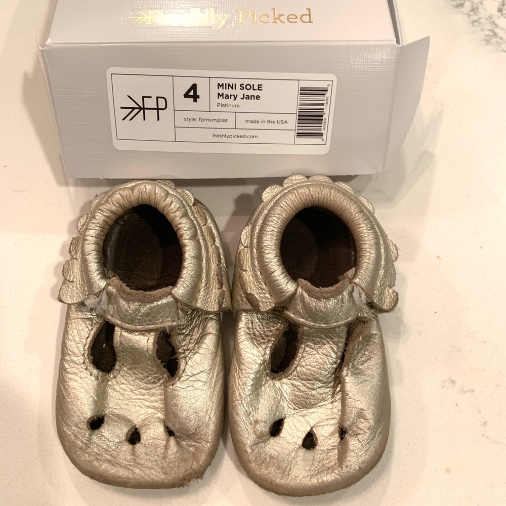 Freshly Picked gold mini sole